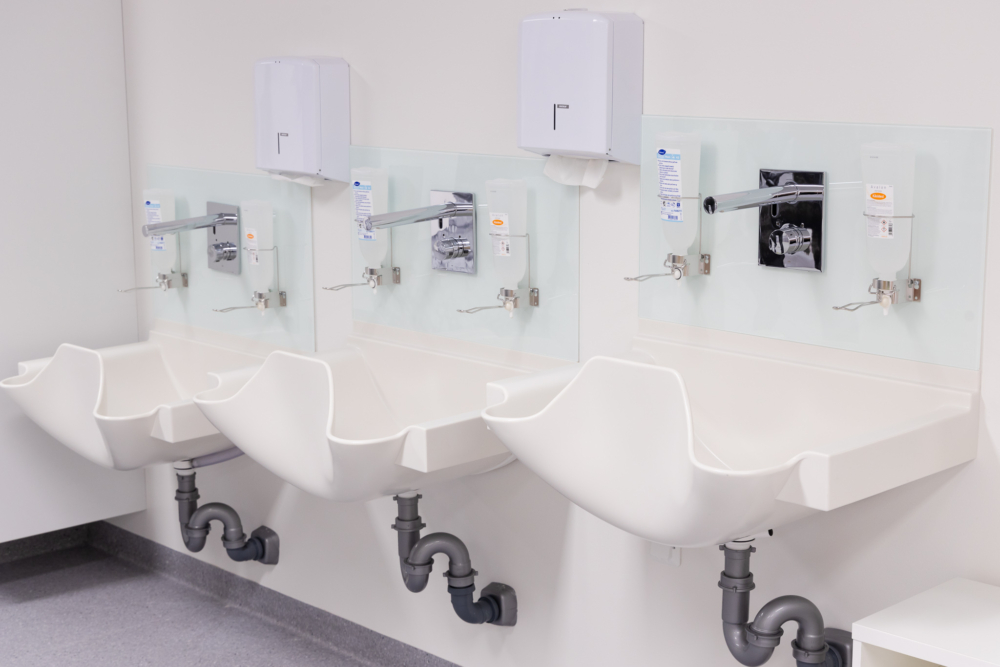 Kivist ja komposiidist valamupinnad ja tooted